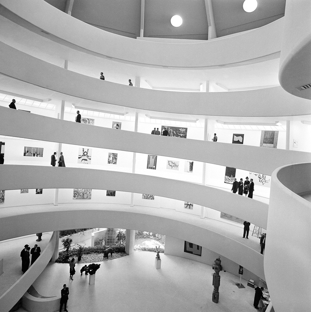 Guggenheim museum new york interior hi-res stock photography and images -  Alamy
