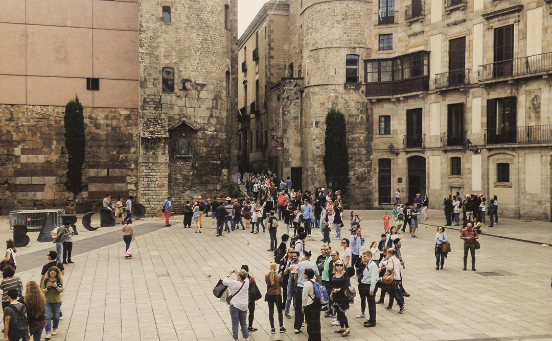 DEBAT AL COAC: BARCELONA, CIUTAT TURÍSTICA O PER ALS TURISTES?